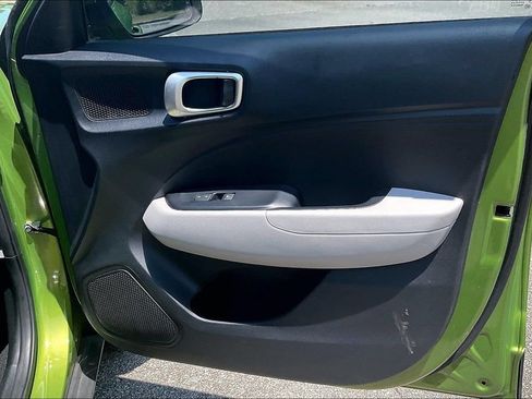 Used 2023 Hyundai Venue SEL FWD image 24