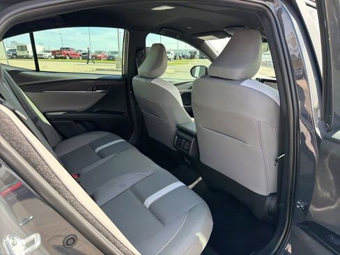 Used 2025 Toyota Camry SE image 18