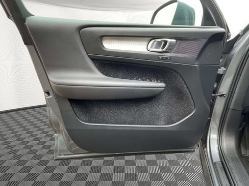 Used 2019 Volvo XC40 T5 Momentum AWD/4WD image 21