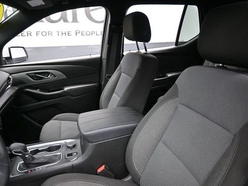 Used 2023 Chevrolet Traverse LT FWD image 17