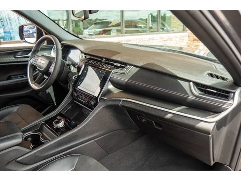 Used 2023 Jeep Grand Cherokee Altitude AWD/4WD image 14