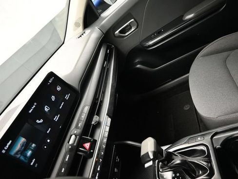 Used 2025 Kia K4 FWD image 15
