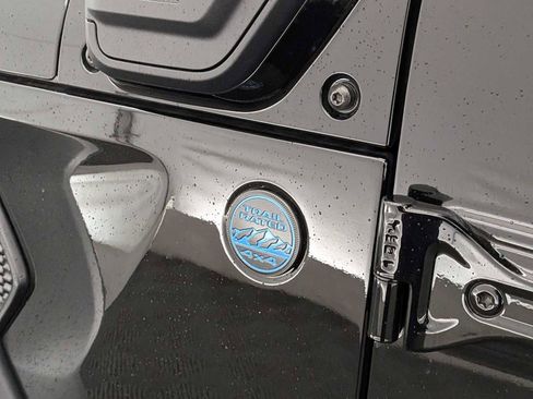 Used 2023 Jeep Wrangler Unlimited w/ Cold Weather Group image 11