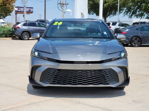 Used 2026 Toyota Camry SE w/ Multimedia Upgrade Package AWD/4WD image 2