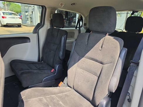 Used 2016 Dodge Grand Caravan SXT FWD image 12