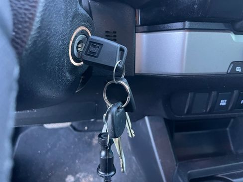 Used 2018 Toyota Tacoma SR5 image 32