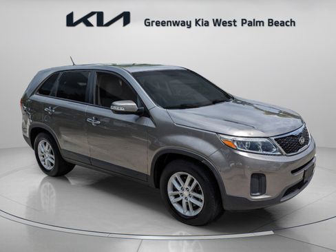 Used 2014 Kia Sorento LX FWD image 2