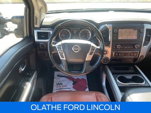 Used 2019 Nissan Titan SV w/ SV Convenience Package image 22