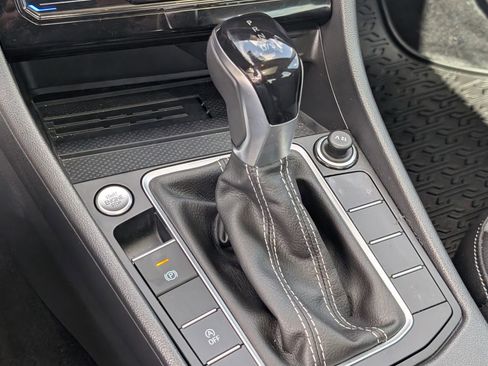 Used 2025 Volkswagen Jetta SE image 20