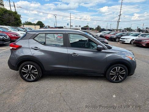 Used 2020 Nissan Kicks SV FWD image 4