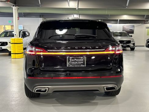 Used 2023 Lincoln Nautilus FWD image 3