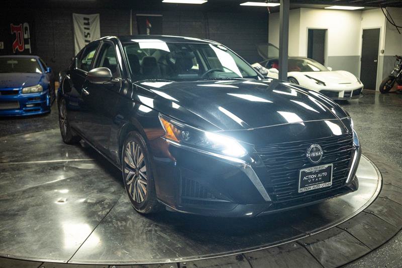 Used 2024 Nissan Altima 2.5 SV FWD image 5