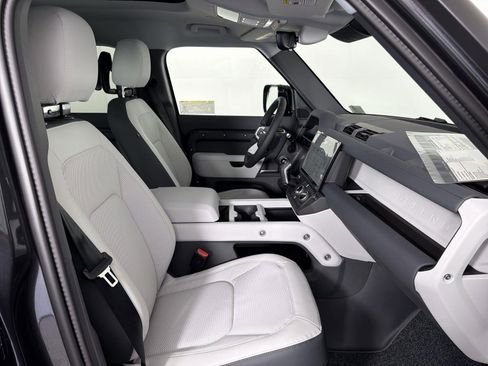 New 2026 Land Rover Defender 110 X-Dynamic SE image 32