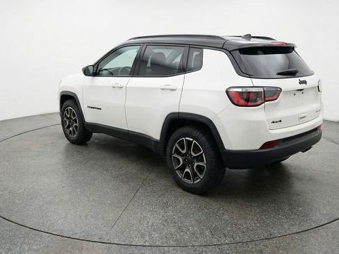 Used 2025 Jeep Compass Trailhawk image 6