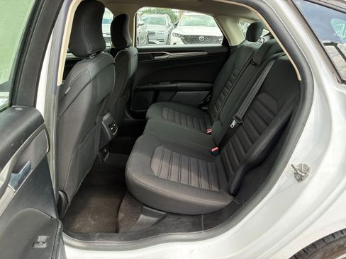 Used 2019 Ford Fusion SE FWD image 22