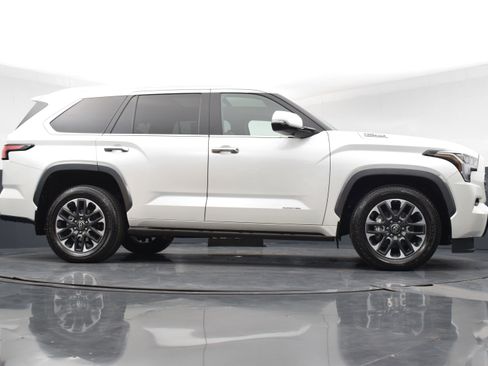 Used 2025 Toyota Sequoia Limited image 44