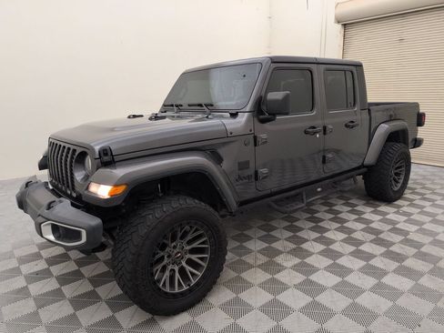 Used 2023 Jeep Gladiator Sport AWD/4WD image 8