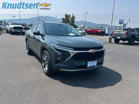 Used 2025 Chevrolet Trax LT w/ Driver Confidence Package FWD image 1