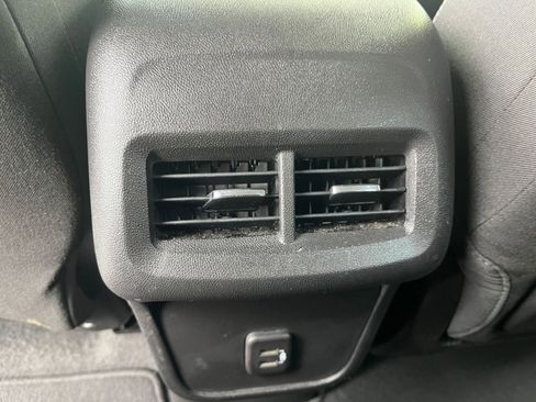 Used 2024 GMC Terrain SLE FWD image 22