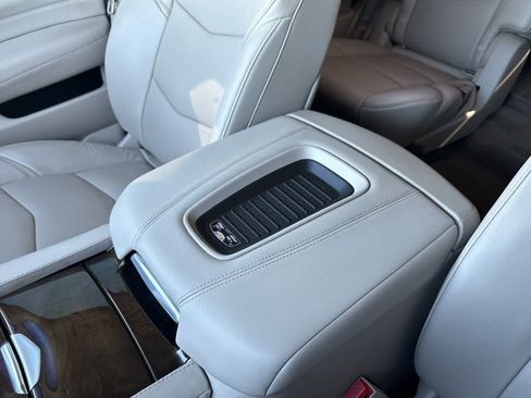 Used 2019 Cadillac Escalade Luxury image 24