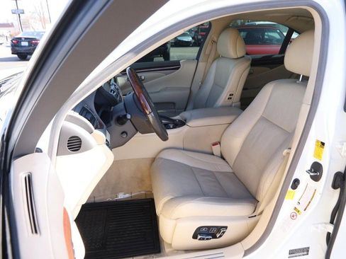 Used 2013 Lexus LS 460 w/ Comfort Pkg image 9