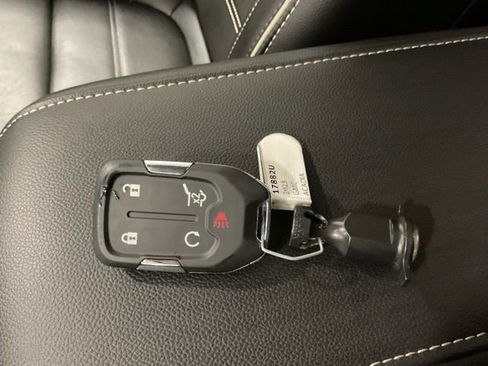 Used 2023 GMC Acadia Denali image 24