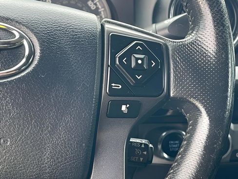 Used 2017 Toyota Tacoma TRD Sport image 30