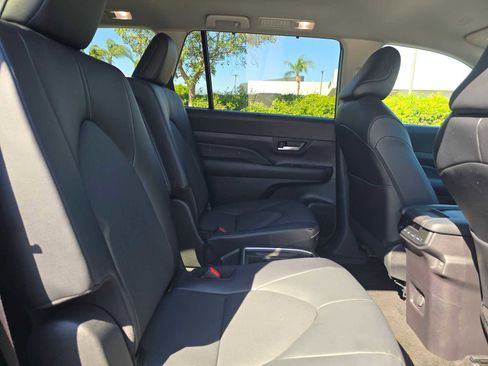 Certified 2025 Toyota Grand Highlander XLE image 12