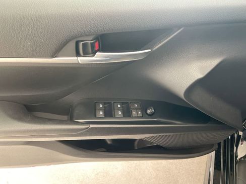 Used 2020 Toyota Camry SE FWD image 13