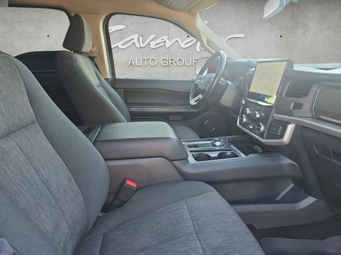 Used 2022 Ford Expedition XLT image 28