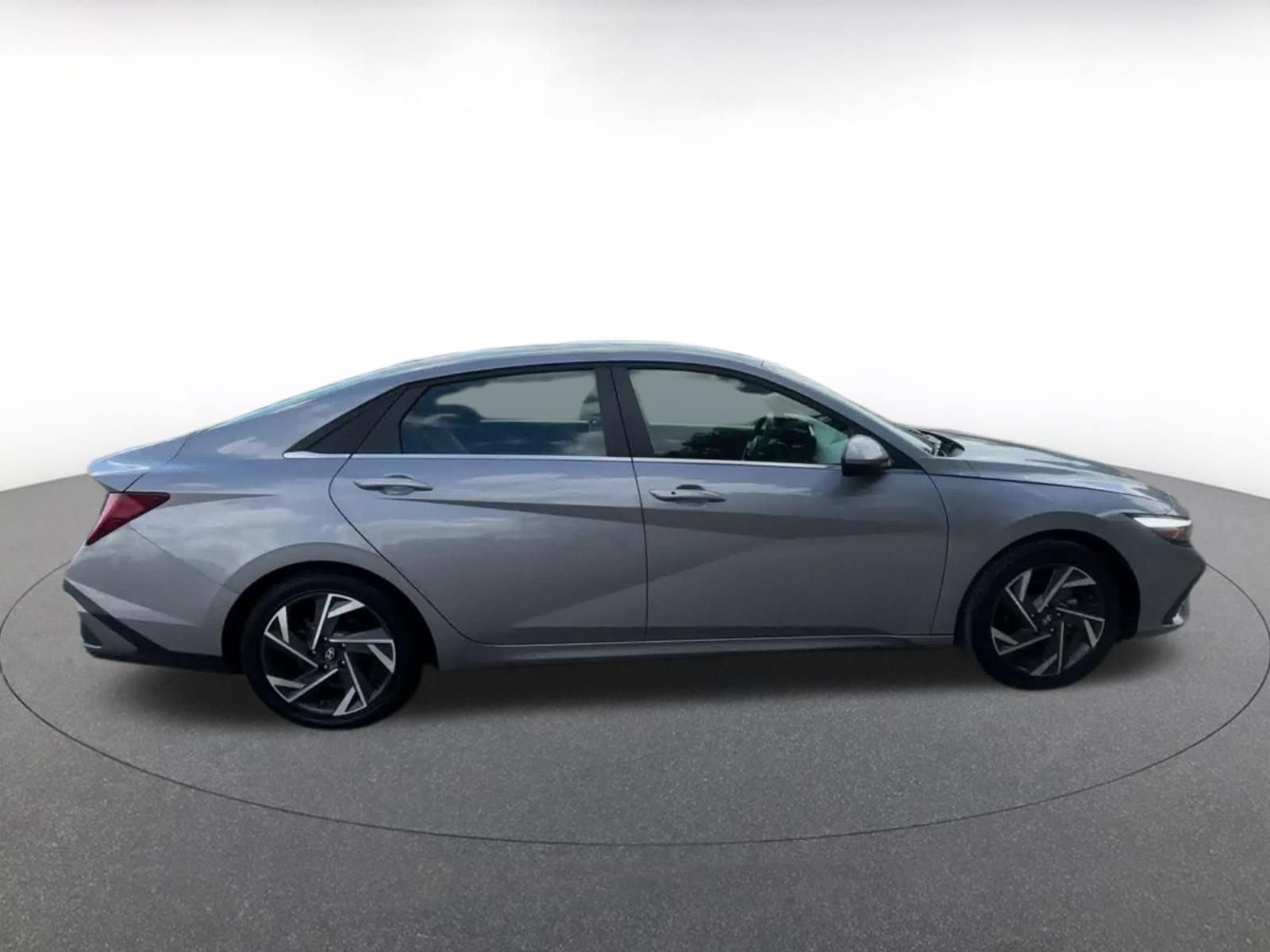 Used 2025 Hyundai Elantra SEL FWD image 15