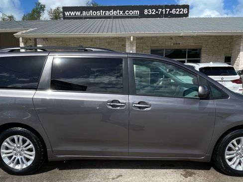 Used 2015 Toyota Sienna XLE w/ XLE Navigation Package image 6