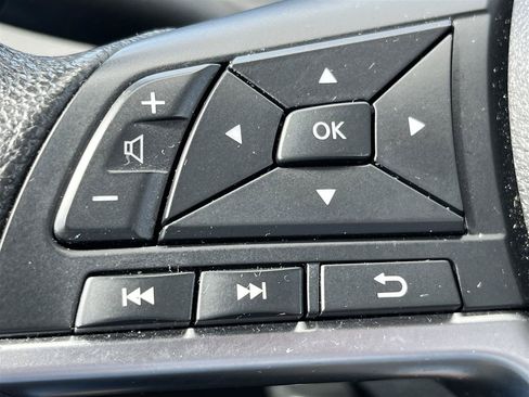 Used 2025 Nissan Versa SR FWD image 22