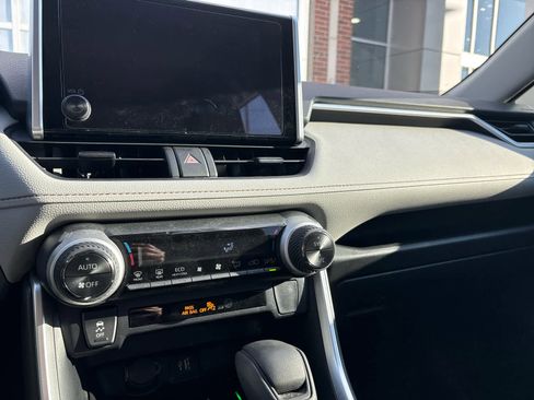 Used 2025 Toyota RAV4 XLE image 21
