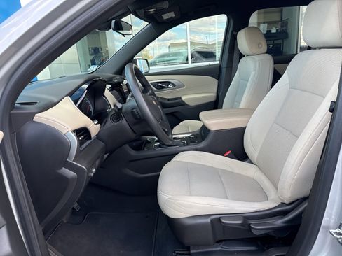 Used 2022 Chevrolet Traverse LS image 20