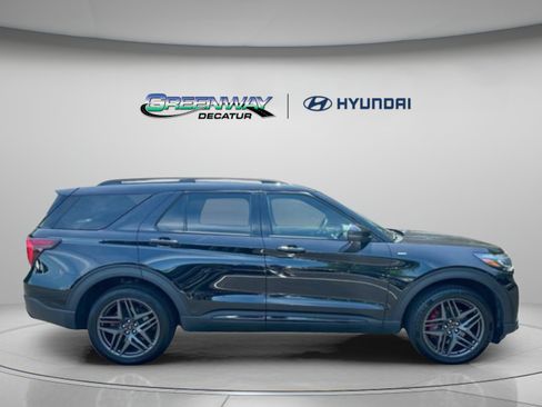 Used 2025 Ford Explorer ST-Line w/ ST-Line Street Pack AWD/4WD image 9