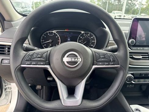 Used 2025 Nissan Altima 2.5 SV FWD image 28