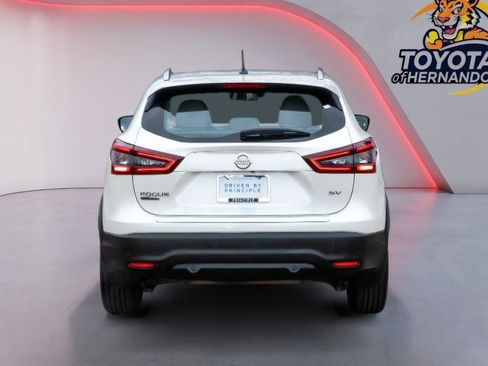 Used 2020 Nissan Rogue Sport SV image 6