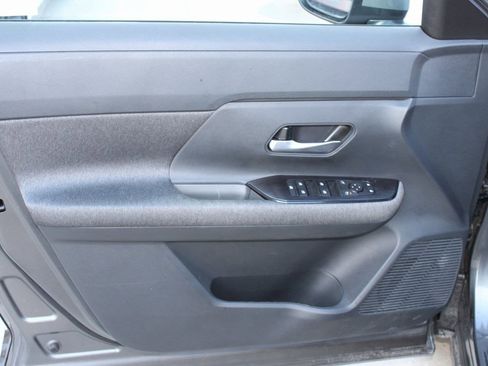 Used 2025 Nissan Kicks SV image 18