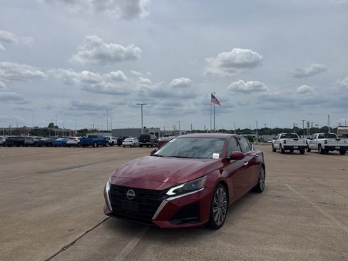 Certified 2023 Nissan Altima 2.5 SL FWD image 8