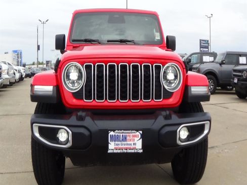 Certified 2025 Jeep Wrangler Unlimited Sahara w/ Safety Group AWD/4WD image 3