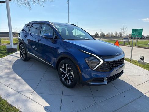 Used 2025 Kia Sportage EX w/ Premium Package FWD image 2