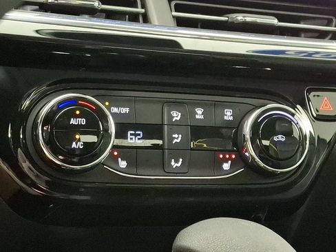 Used 2025 Chevrolet Trax ACTIV FWD image 17