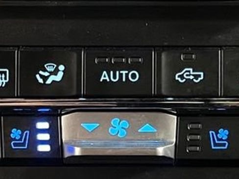 Used 2024 Ford F350 Platinum w/ Tremor Off-Road Package AWD/4WD image 38