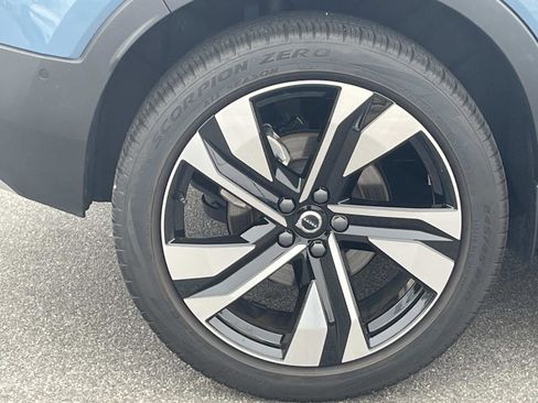 Certified 2024 Volvo XC40 B5 Plus w/ Protection Package Premier image 9