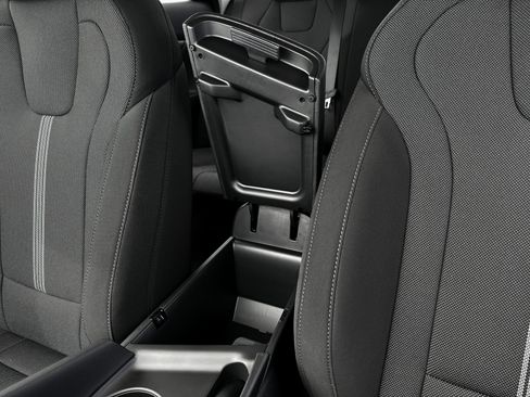 New 2025 Hyundai Elantra SE image 18