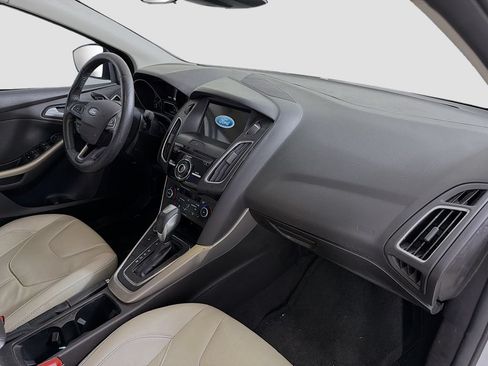 Used 2017 Ford Focus Titanium w/ Titanium Technology Package FWD image 29
