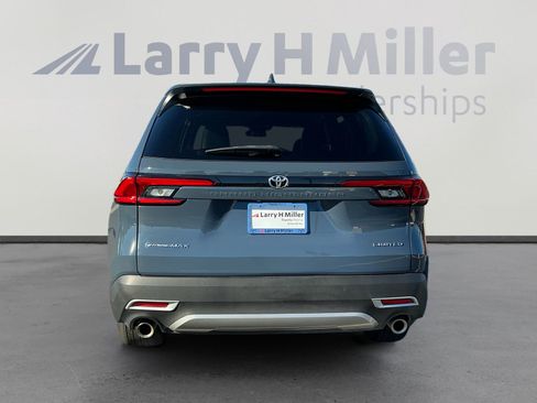 Used 2024 Toyota Grand Highlander AWD Hybrid image 4