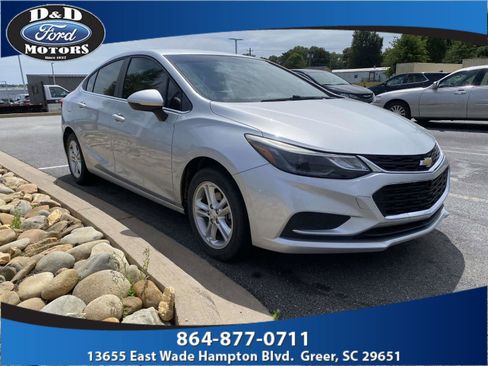 Used 2017 Chevrolet Cruze LT FWD image 1