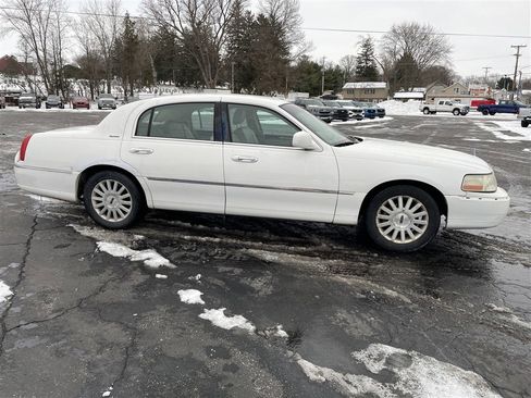 Used 2004 Lincoln Town Car Executive image 4